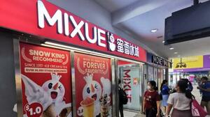 「お得感」で勝負する中国発の人気デザート・飲料店「ミーシュエ(蜜雪氷城)」(シンガポール)