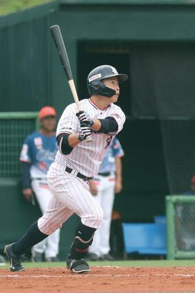 3回1死無塁、ヤクルトの山崎晃大朗がソロ本塁打を放つ