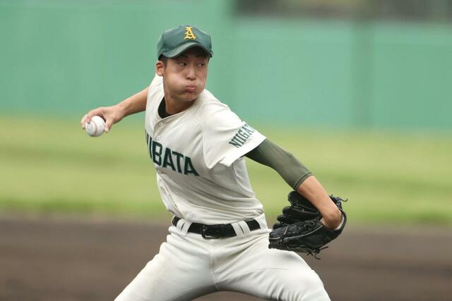 新発田農－佐渡総合　６回を被安打１、無失点に抑えた新発田農の先発遠山剣臣＝新発田市五十公野