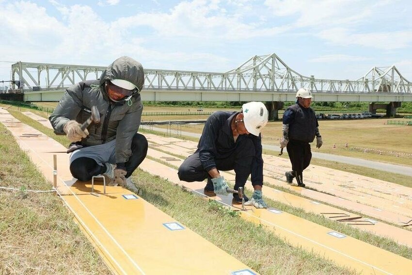 【長岡花火2025】会場設営は炎天下の重労働、でも観客の笑顔のためなら…!細心の注意払い準備着々