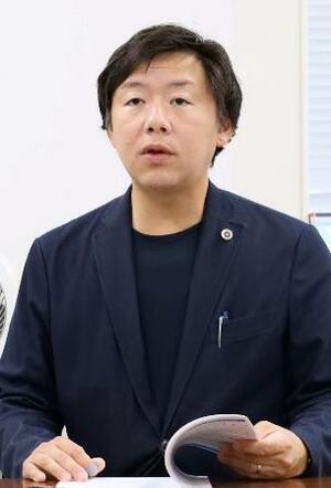 勧告について説明する福岡県弁護士会の吉田純二弁護士=7日午後、福岡市