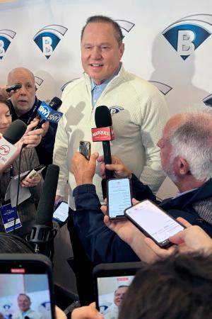 取材に応じるボラス氏=9日、米フロリダ州オーランド(共同)