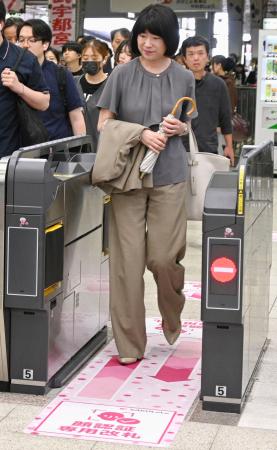 東武宇都宮駅に導入された顔認証の自動改札機。事前登録した利用者の顔画像と、改札機の内蔵カメラで読み取った顔情報を照合する=27日午前