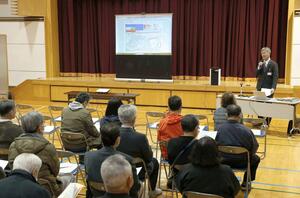 柏崎刈羽原発の再稼働について柏崎市の桜井雅浩市長が市民と意見を交わした懇談会=3月27日、柏崎市