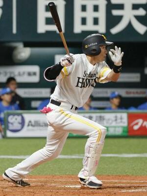 3回ソフトバンク2死満塁、柳田が中前に2点打を放つ=みずほペイペイドーム