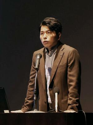 松永拓也さんが命の尊さを訴えた、葵中の生き方講演会=加茂市幸町2