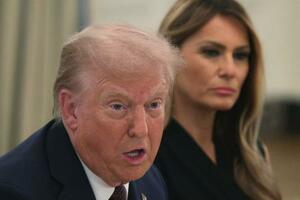 4日、ホワイトハウスで話すトランプ米大統領(ゲッティ=共同)