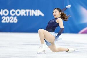 　団体女子ＳＰ　演技する坂本花織＝ミラノ（共同）