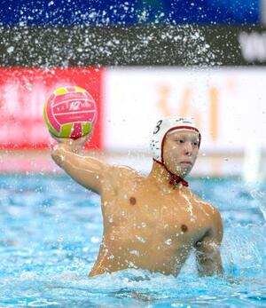 男子9、10位決定戦 日本―ルーマニア 第1ピリオド、ペナルティースローを決める渡辺=シンガポール(共同)