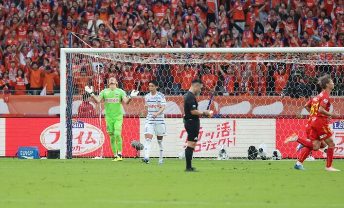 前半、先制される=国立競技場