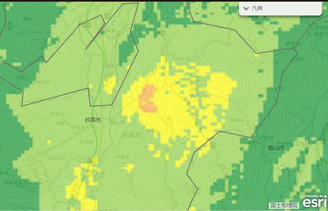 妙高市周辺の面的推計震度。一部で震度6弱を示すオレンジ色となっている(防災科研・リアルタイム被害推定・状況把握システム)