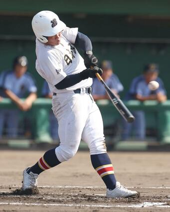 日本文理－高岡第一　日本文理６回２死一、三塁、秦碧羽が適時打を放ち６－１＝高岡西部総合公園野球場