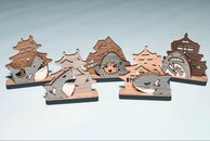 上越市のサメ食文化、かわいいカプセル玩具でＰＲ♡グッズ第2弾、観桜会会場で販売「高田城とサメの歴史知って」