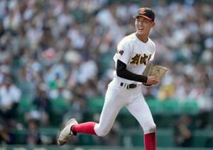 神村学園戦に先発し、6回無安打無失点と好投した創成館・奥田=甲子園
