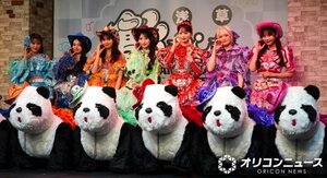 パンダカーに乗って登壇したCANDY TUNE(左から)福山梨乃、桐原美月、南なつ、小川奈々子、立花琴未、宮野静、村川緋杏 (C)ORICON NewS inc.