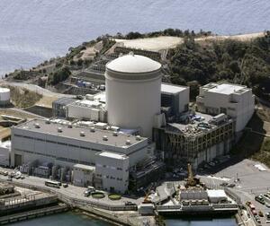 　関西電力美浜原発３号機＝２０２５年３月、福井県美浜町