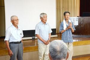 県立松代病院の存続に向け決意を語る村山繁一会長(右)=十日町市松代