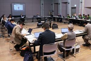 北海道斜里町で開かれた知床の保護管理を検討する「科学委員会」=10日午後