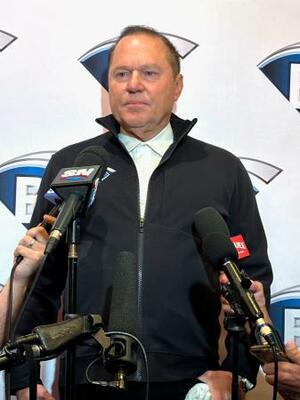 　取材に応じる今井達也投手の代理人ボラス氏＝１２日、米ネバダ州ラスベガス（共同）