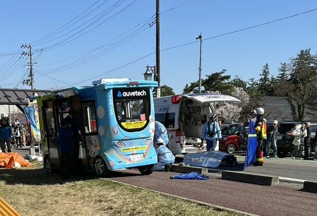 自動運転バスの事故現場＝１２日午後２時２０分ごろ、弥彦村弥彦