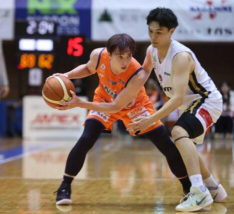 新潟-八王子 第4クオーター、終盤に試合を引き締める五十嵐圭=6日、新発田市カルチャーセンター