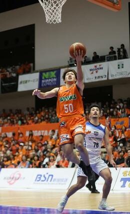 新潟-品川 第3クオーター、長尾光輝が決めて突き放し68-37=アオーレ長岡