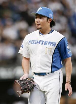 4回、2死満塁のピンチを切り抜けた日本ハム・伊藤=エスコンフィールド
