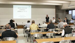 液状化対策の試験施工を控え、市が住民に工事内容を示した説明会=新潟市江南区天野2