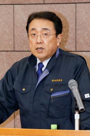 石川県庁で記者会見する赤沢経産相=23日午後