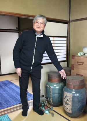 空き家活用へ起業する小川正博さん。空き店舗を改装し、事務所と地域の茶の間を設ける＝妙高市下町