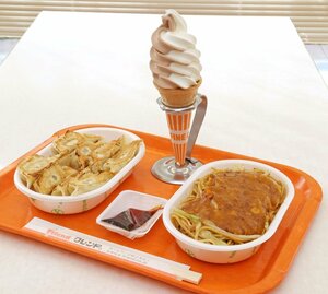 フレンドのイタリアンとぎょうざ、ソフトクリーム(資料写真)