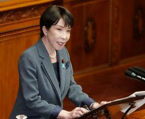 参院本会議で答弁する高市首相=19日午前