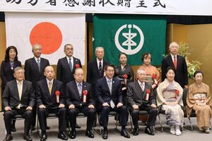 スポーツや音楽、芸能分野に貢献した市民、団体への感謝状贈呈式=新潟市中央区西堀通6