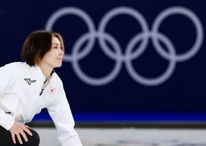 　日本―デンマーク　第６エンド、ショット後に浮かない表情を見せる吉村＝コルティナダンペッツォ（共同）