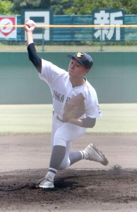 十日町の先発、丸山大梧＝７月１９日、柏崎市佐藤池