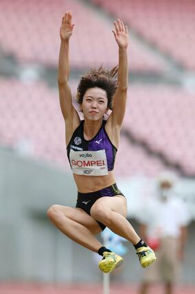 女子走り幅跳び決勝 4位入賞した権瓶明日夏(高清・日本文理高出)=ビッグスワン