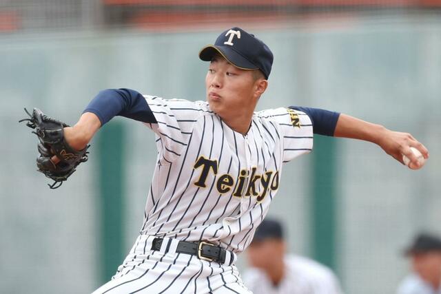 ７回から登板した、帝京長岡のエース工藤壱朗＝富山市民球場