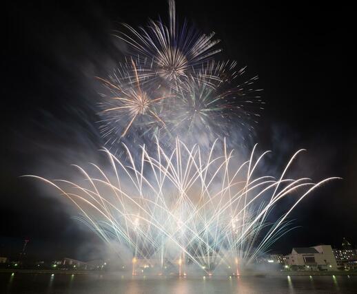 新潟まつりのフィナーレを飾る花火大会＝８月１１日、新潟市中央区