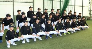 全国大会に出場する佐渡BCの選手たち=佐渡市石田