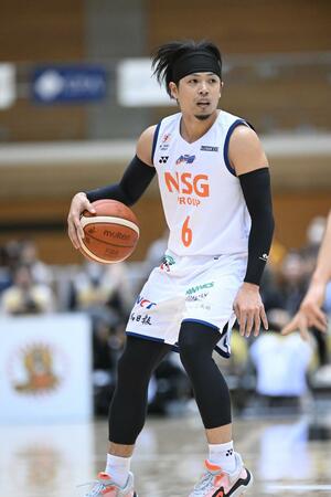 金沢-新潟 要所で3点シュートやスチールを決めて貢献した新潟の長谷川智伸=金沢市のいしかわ総合スポーツセンター(新潟アルビレックスBB提供)