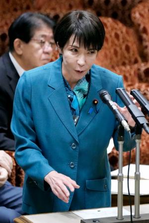 参院予算委の集中審議で答弁する高市首相=16日午前