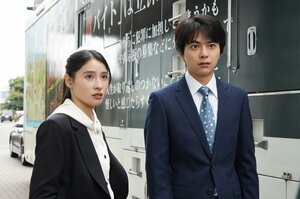 『ボーダレス~広域移動捜査隊~』に出演する土屋太鳳、佐藤勝利 (C)テレビ朝日