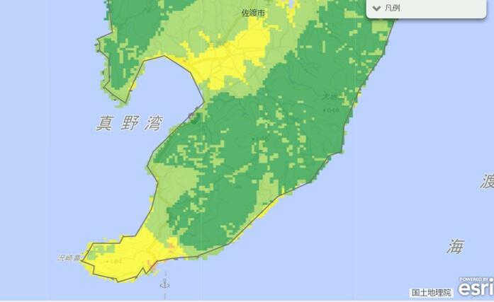 佐渡市小木地区周辺の面的推計震度。一部で震度6弱を示すオレンジ色となっている(防災科研・リアルタイム被害推定・状況把握システム)