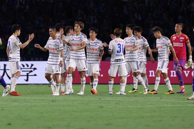 町田ー新潟　敗れたものの、２０１５年以来９年ぶり準決勝進出を決めた新潟＝Ｇスタ（写真映像部・永井隆司）