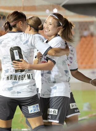 長野ー新潟Ｌ　後半１２分、ＭＦ滝川結女がシュートを決め１－０＝長野市