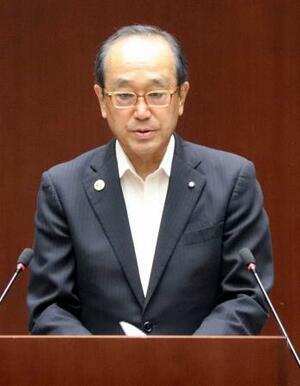 広島市議会の本会議で市長選への出馬を表明する松井一実市長=19日午前