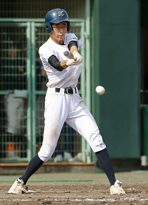 農林・正徳館・栃尾・分水・三商ー十総・塩沢 9回1死満塁、細野竜生(加茂農林)がサヨナラ打を放つ=三条市パールスタ(写真映像部・永井隆司)