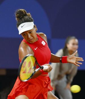 女子シングルス1回戦 プレーする大坂なおみ=パリ(共同)