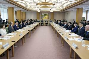 　４月１５日、衆院議長公邸で開かれた皇族数確保策に関する全体会議