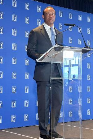 米男子ゴルフのPGAツアー改革の記者会見に臨むタイガー・ウッズ=クロムウェル(AP=共同)